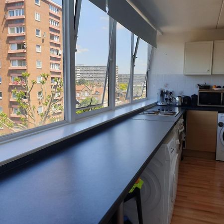 Double Room In Private Apartment London Eksteriør billede