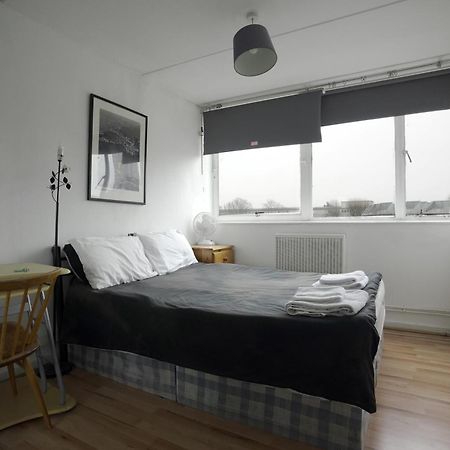 Double Room In Private Apartment London Eksteriør billede
