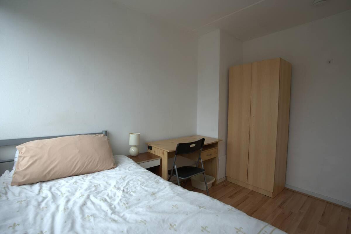 Double Room In Private Apartment London Eksteriør billede