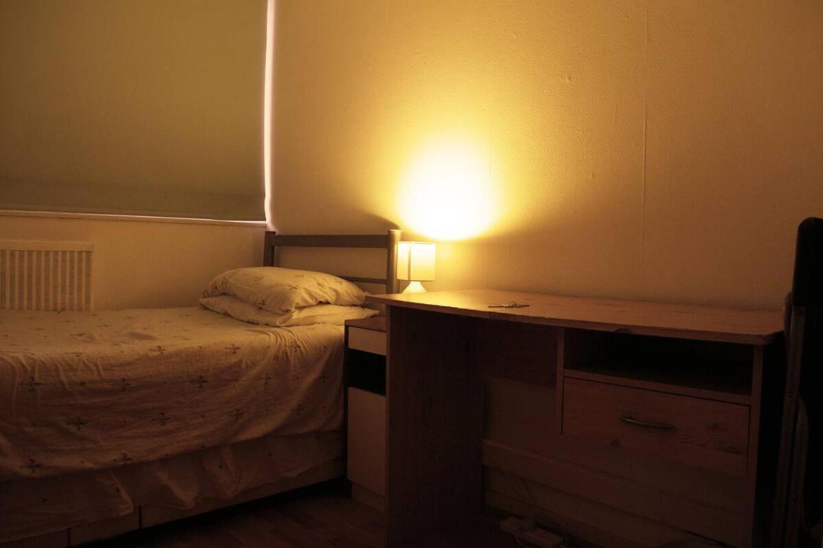 Double Room In Private Apartment London Eksteriør billede