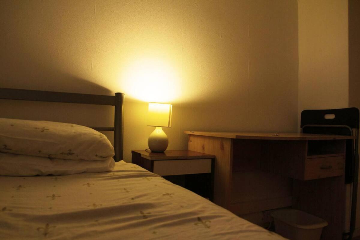 Double Room In Private Apartment London Eksteriør billede
