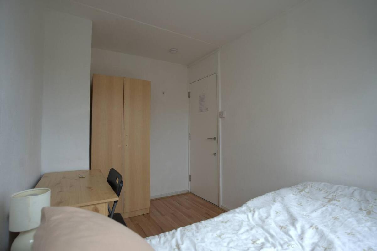 Double Room In Private Apartment London Eksteriør billede